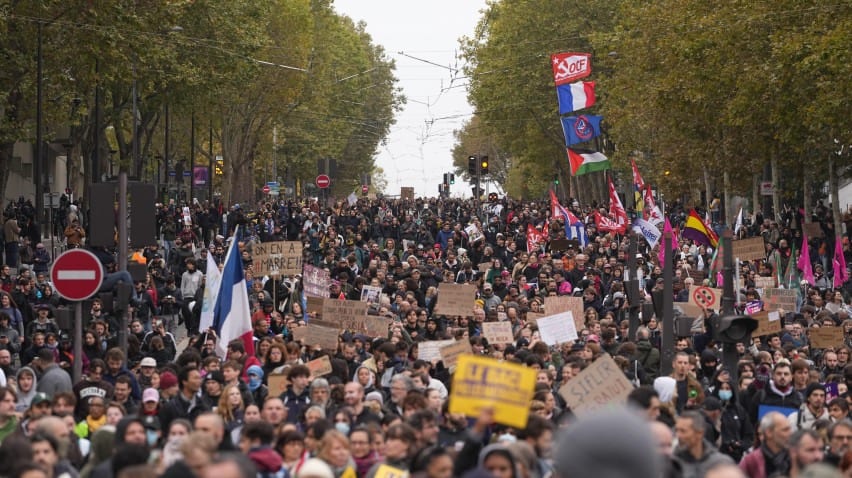 Paris decreta toque de recolher em duas áreas da cidade diante de novos protestos