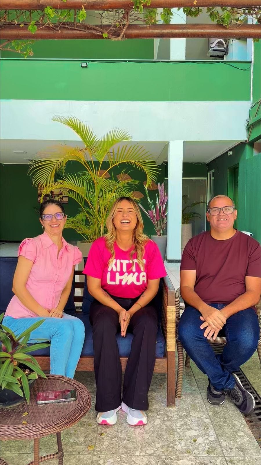 Kitty Lima recebe carta e promete leis para comunidade surda