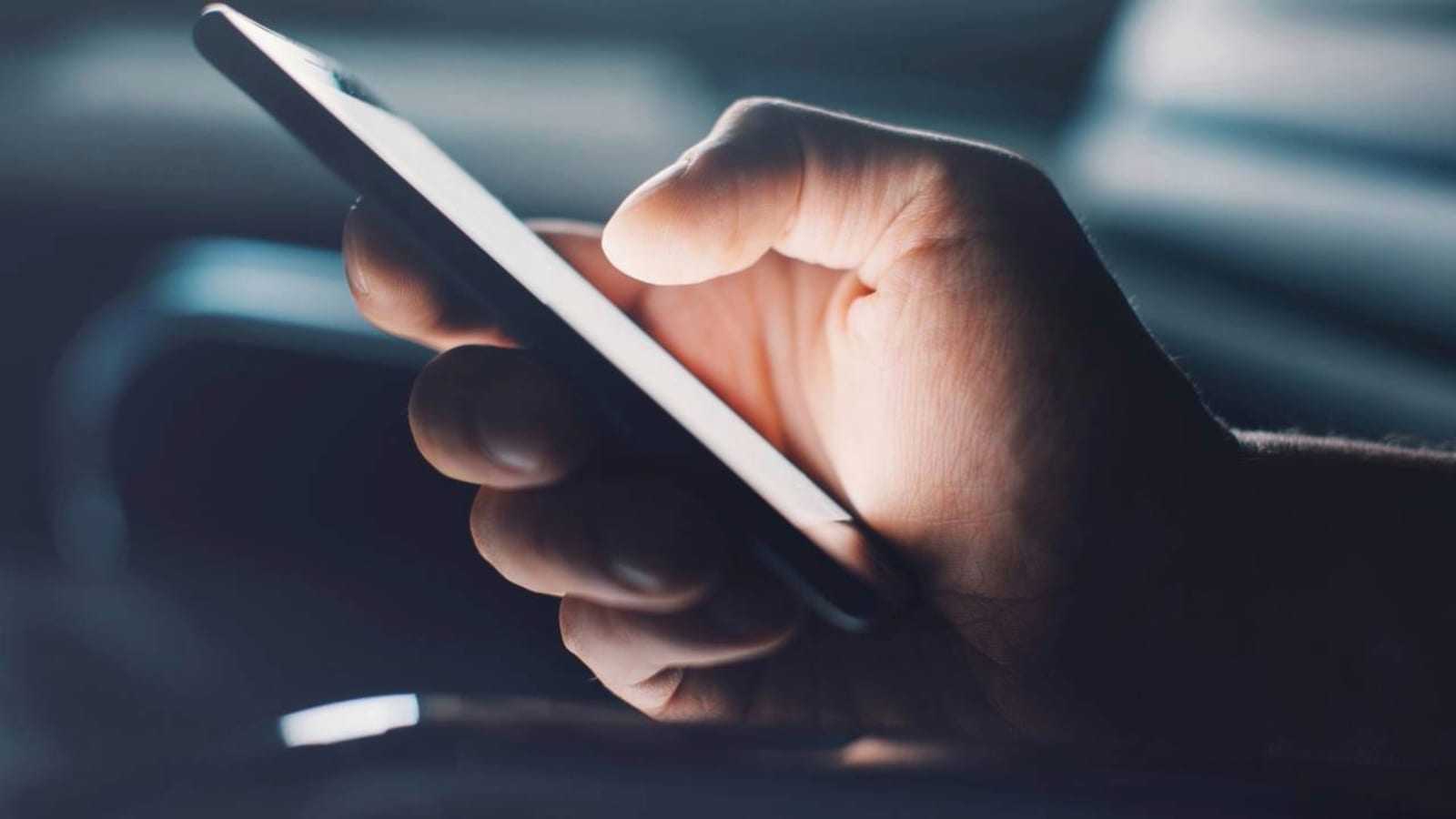 Antonio Domenech Picó, engenheiro, verificou pessoalmente e constatou: “Seu celular se conecta aos servidores nas primei