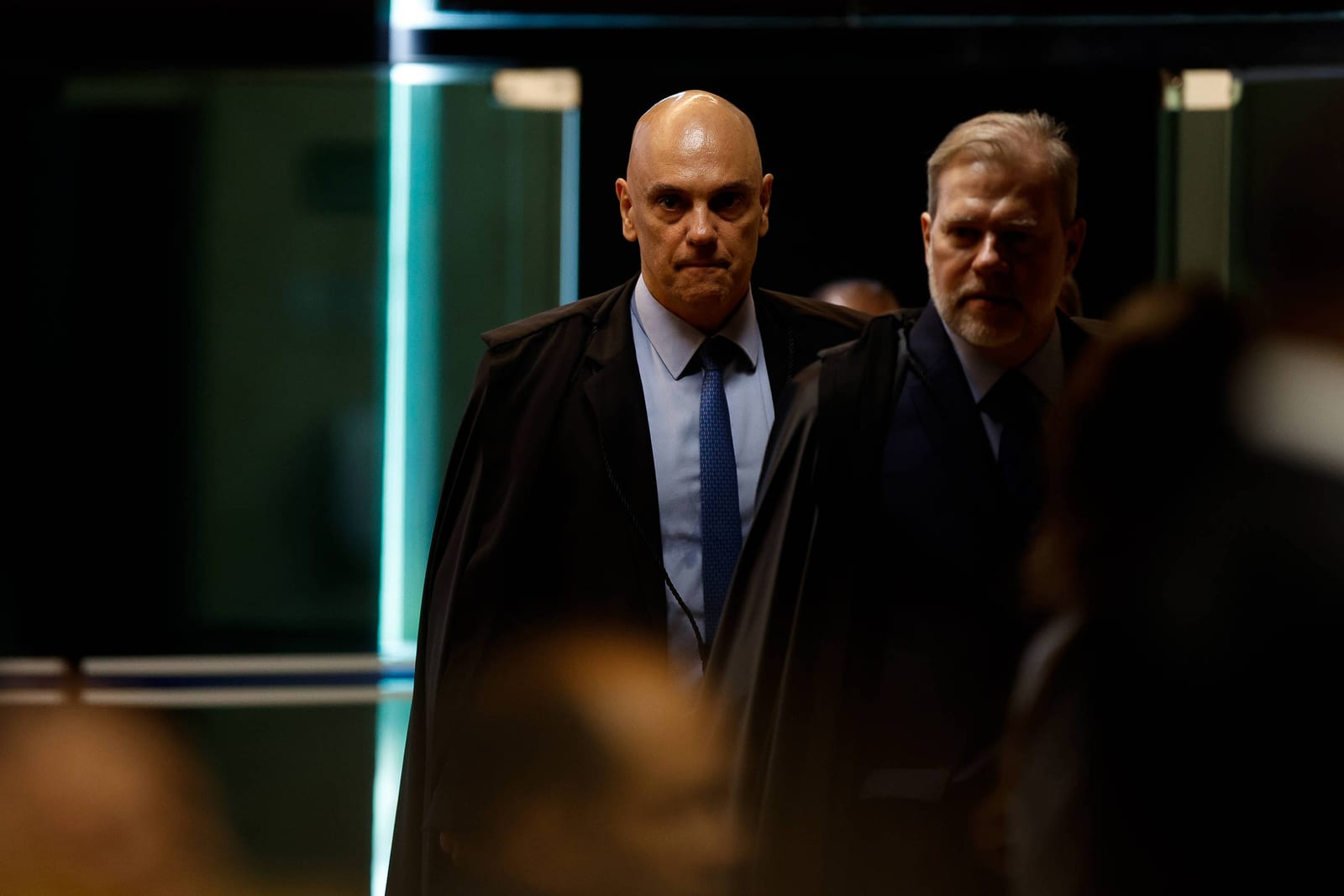 Ex-presidentes do STF pedem ação de Fachin por 'mais aguda crise'