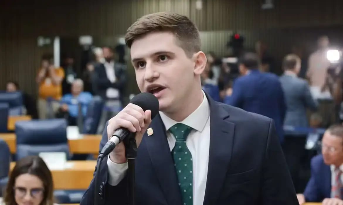 MP abre inquérito para investigar falas do deputado eleito Lucas Pavanato