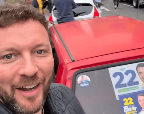 Mauricio Marcon promove adesivaço pró Flávio Bolsonaro nesta sexta em Farroupilha