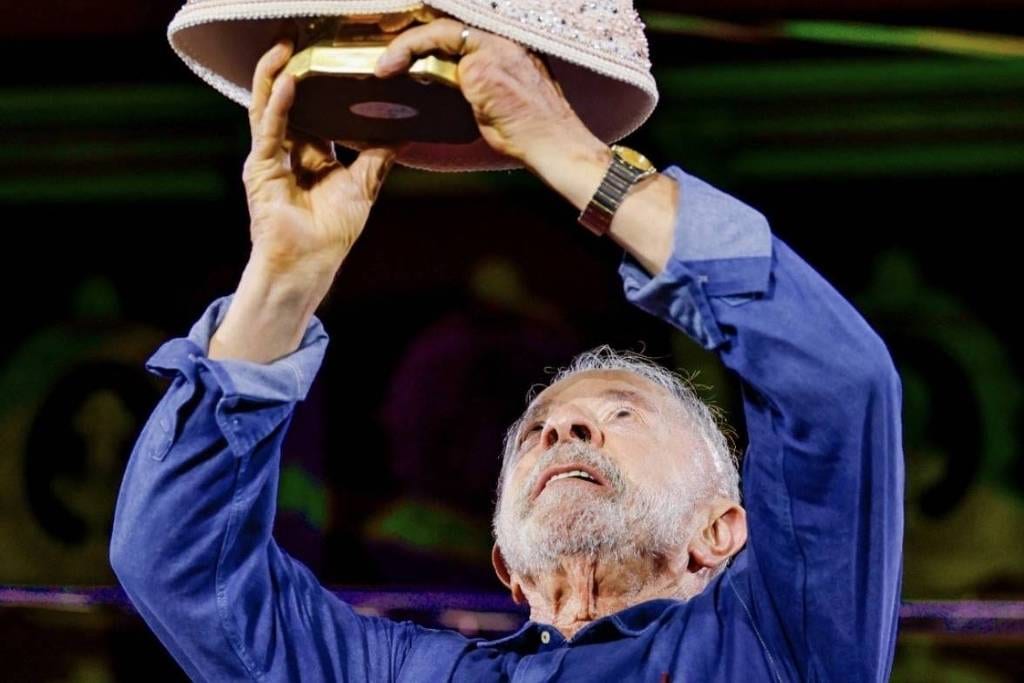 Lula diz que ninguém vai 'avacalhar Nossa Senhora' e ataca Lagoinha
