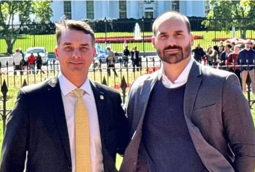 Eduardo Bolsonaro diz que Flávio deve deixar o Brasil se for derrotado na eleição
