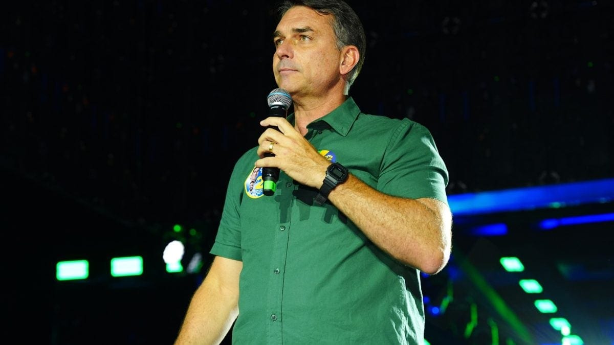 Ao vivo: Flávio Bolsonaro faz ato de campanha em Belo Horizonte