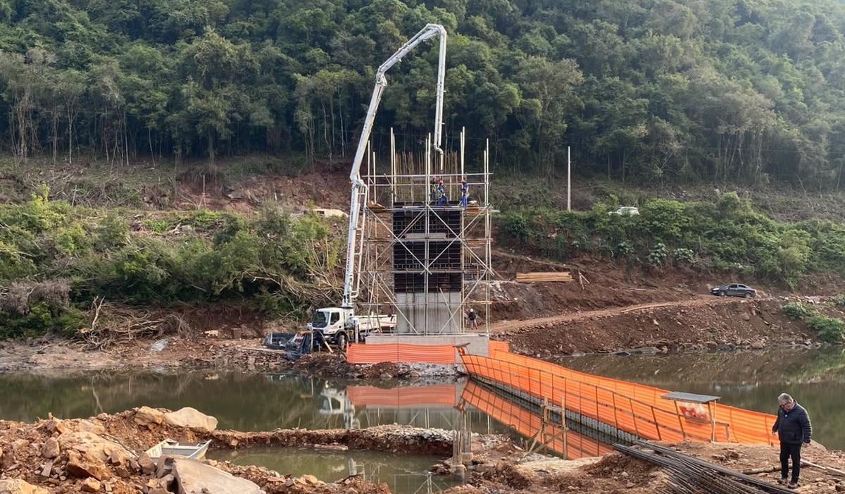 Cheias danificam pilares da nova ponte entre Nova Roma do Sul e Nova Pádua
