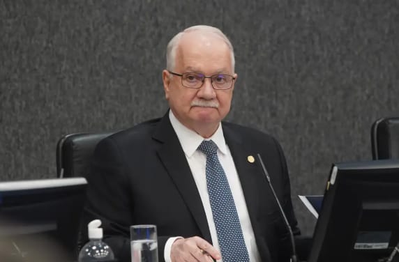 Fachin intima Mendonça a responder em 72 horas sobre afastamento do diretor-geral da PF