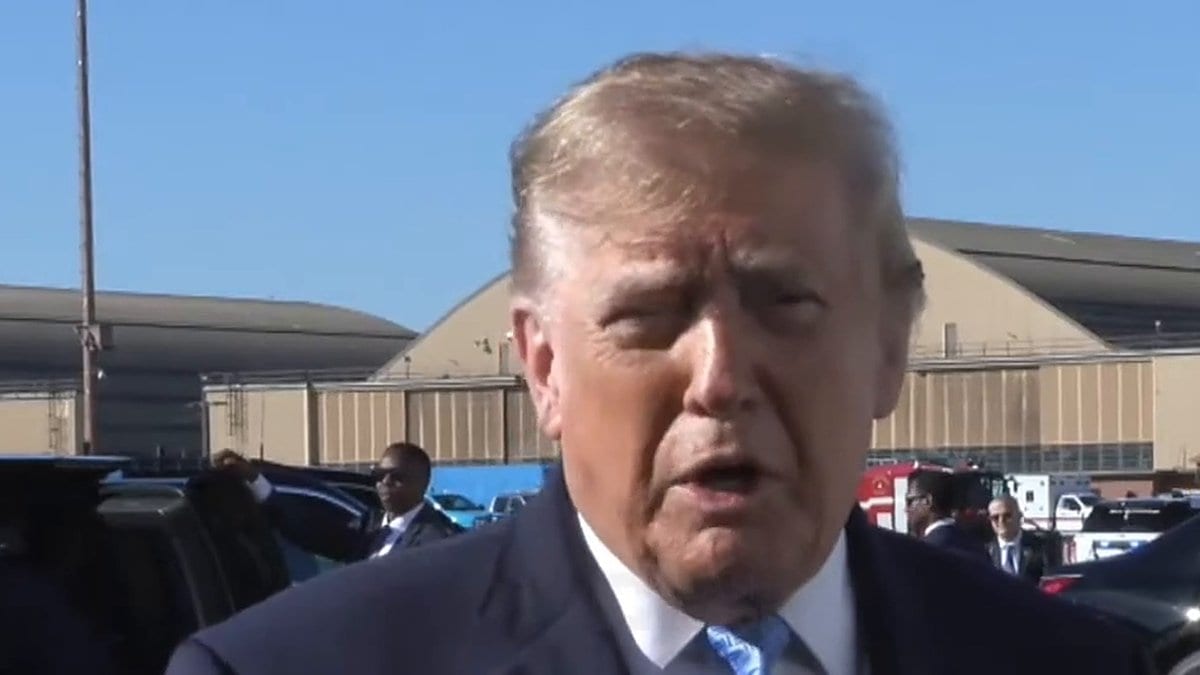 “Pareceu mais uma eleição fraudada, sinceramente”: Trump questiona vitória de Lula e diz que não tomou partido