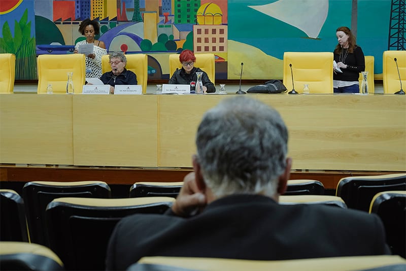 Projetos sobre transporte e uso de celulares em sala de aula avançam na Comissão de Trânsito