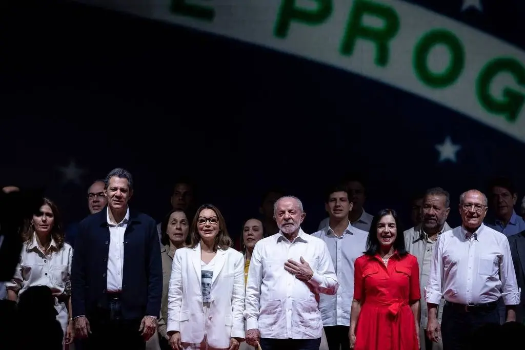 Lula inicia campanha defendendo a Presidência e empoderamento feminino