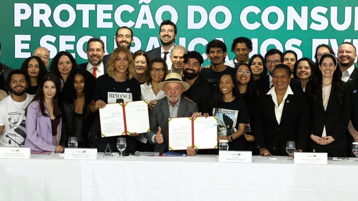 Lula assina decreto contra o cambismo digital
