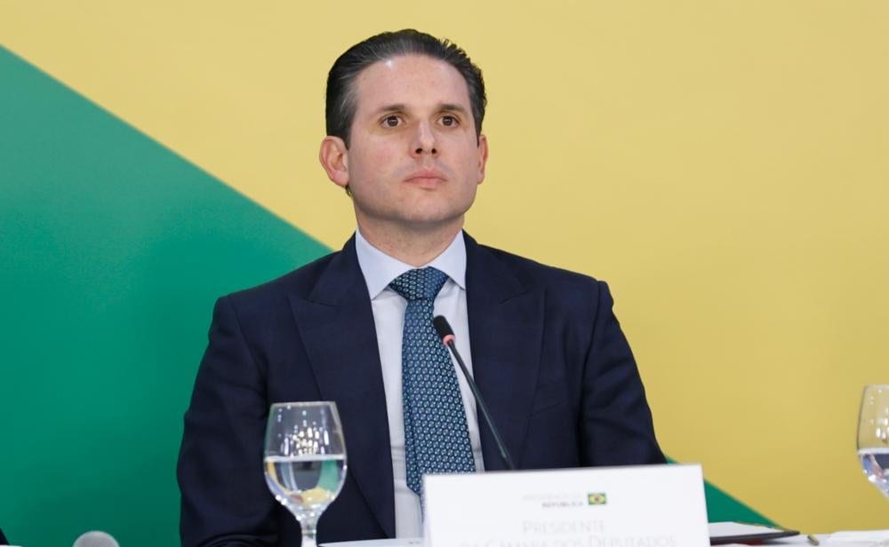 Hugo Motta anuncia apoio à reeleição de Lula