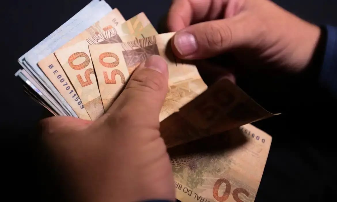 Crise do agro seca caixa de campanha; partidos têm milhões reservados