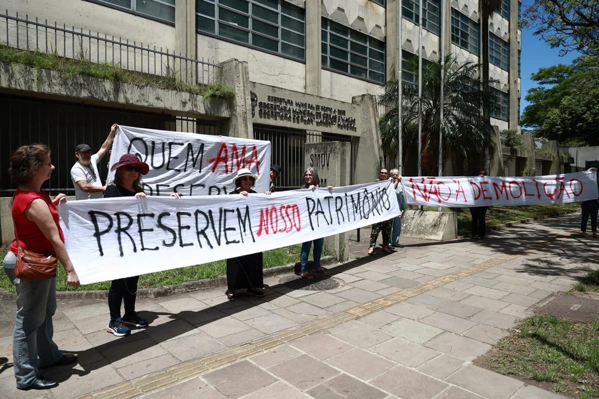 Prefeitura sofre nova derrota e demolição de antigo prédio em Porto Alegre segue suspensa