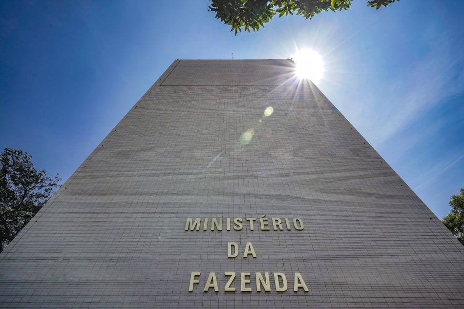 Ministro propõe cortar 5% ou 10% de benefícios fiscais