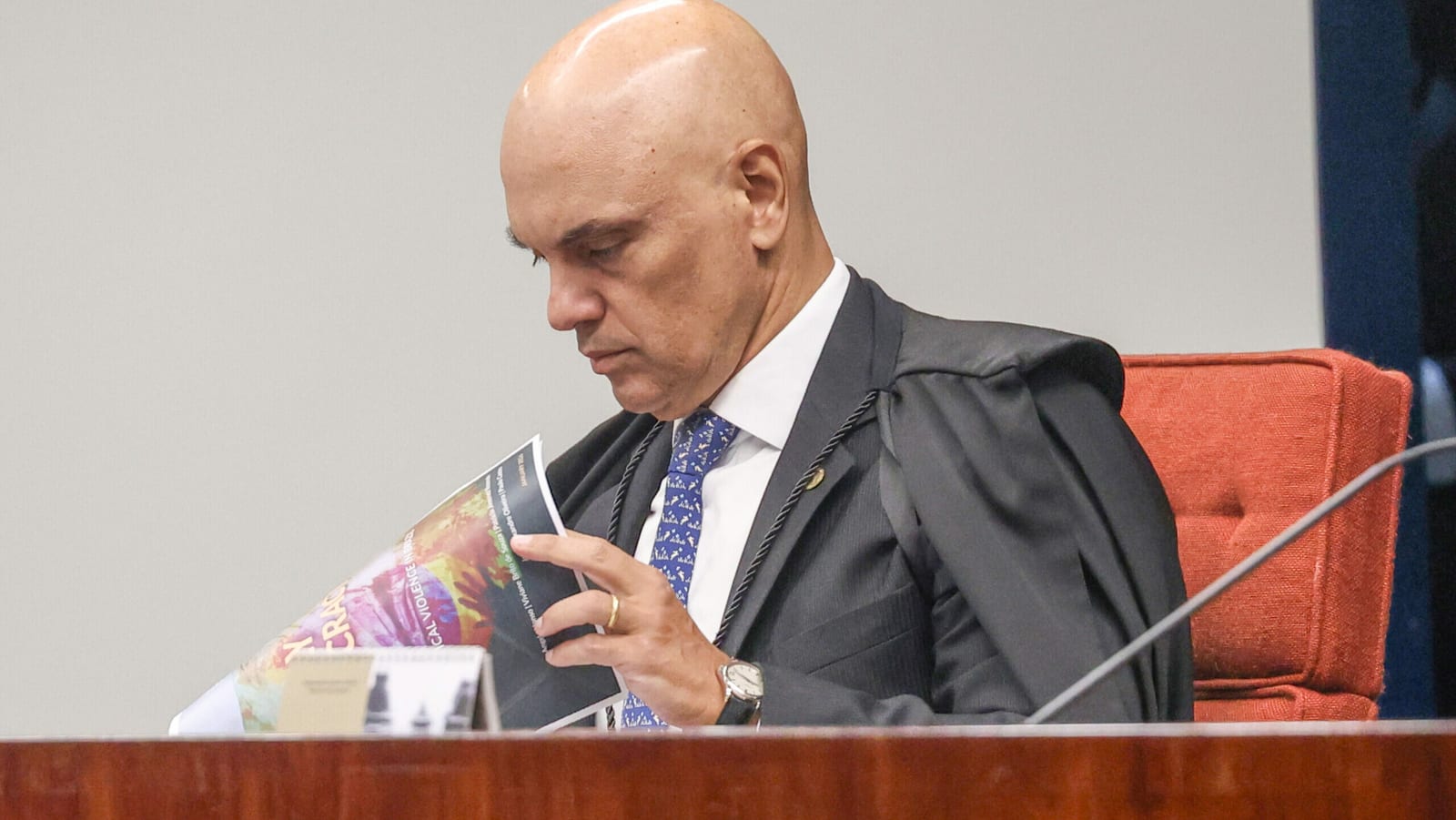 TI critica busca de Alexandre de Moraes contra fonte de jornalista