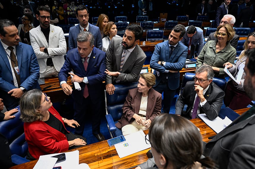 Senado aprova PLP 114/2026 que reduz tributos sobre combustíveis; vai à sanção