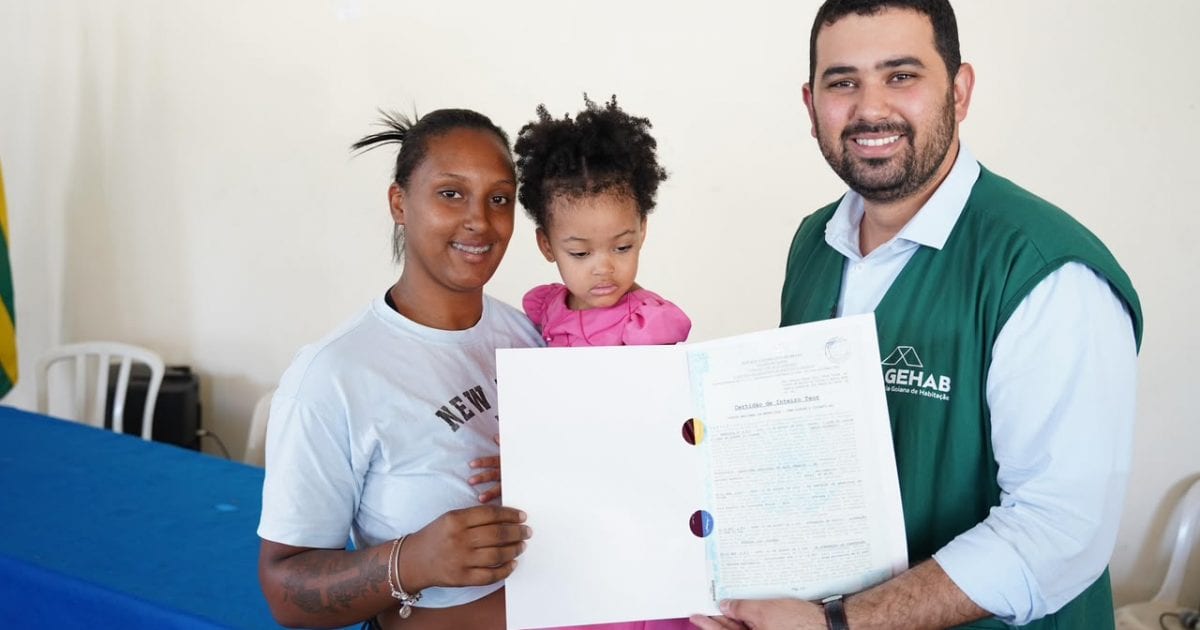 Goiás garante escritura definitiva a mais 280 famílias beneficiadas com moradia gratuita