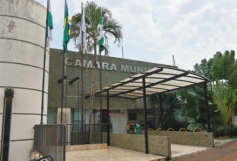 Câmara de Foz endurece regras; PL5 terá salário bruto de R$ 12,3 mil