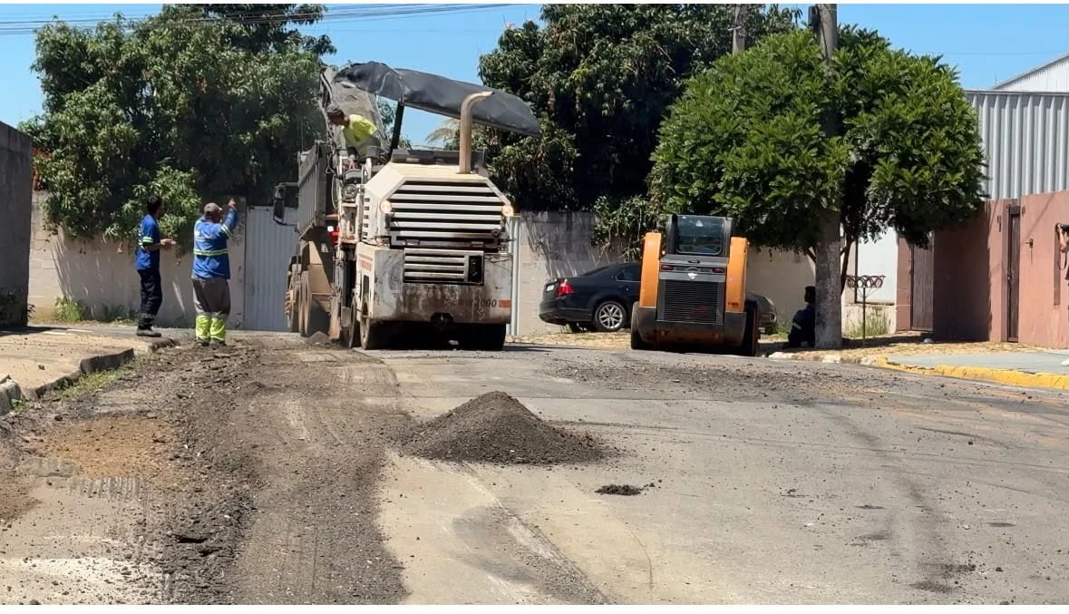 Prefeitura inicia recapeamento da Rua Natalina Frezzatto, no bairro São Judas