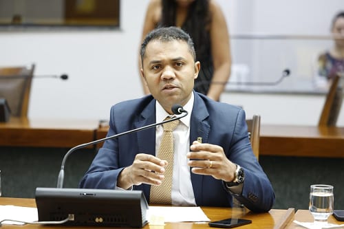 Moisemar Marinho pede punição rigorosa pela morte do menino Gustavo