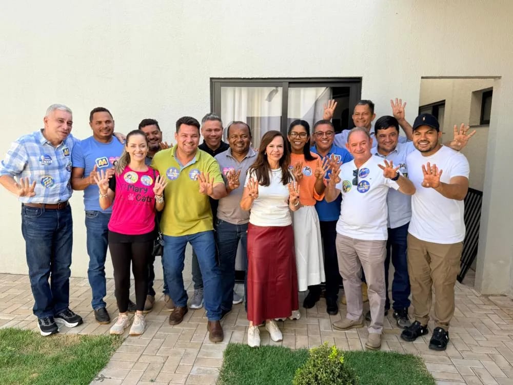 Doze vereadores se reuniram com Professora Dorinha em casa de Marilon Barbosa