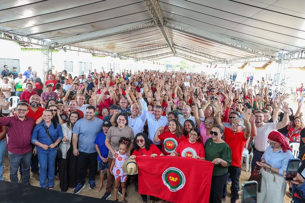 236 famílias recebem casas no Residencial Antônia Flor, em Piripiri