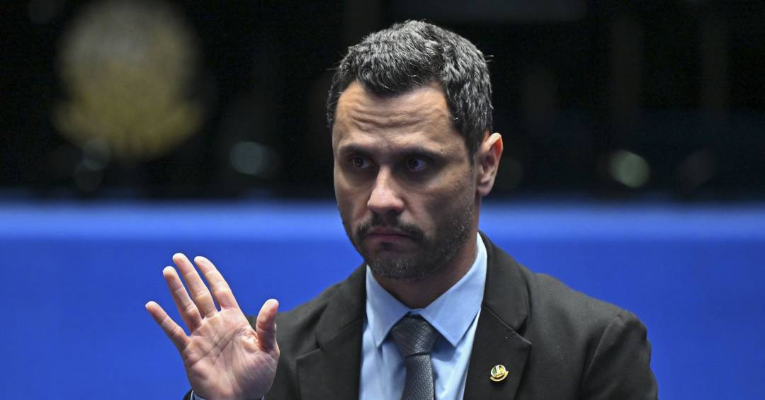 Disputa ao governo de Minas ganha nova dinâmica sem Cleitinho