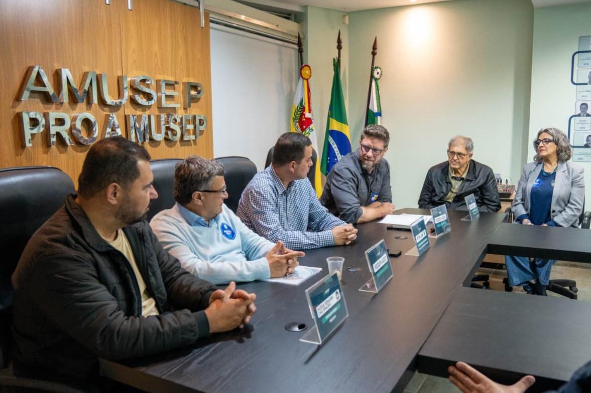 Requião Filho apresenta propostas a prefeitos na AMUSEP