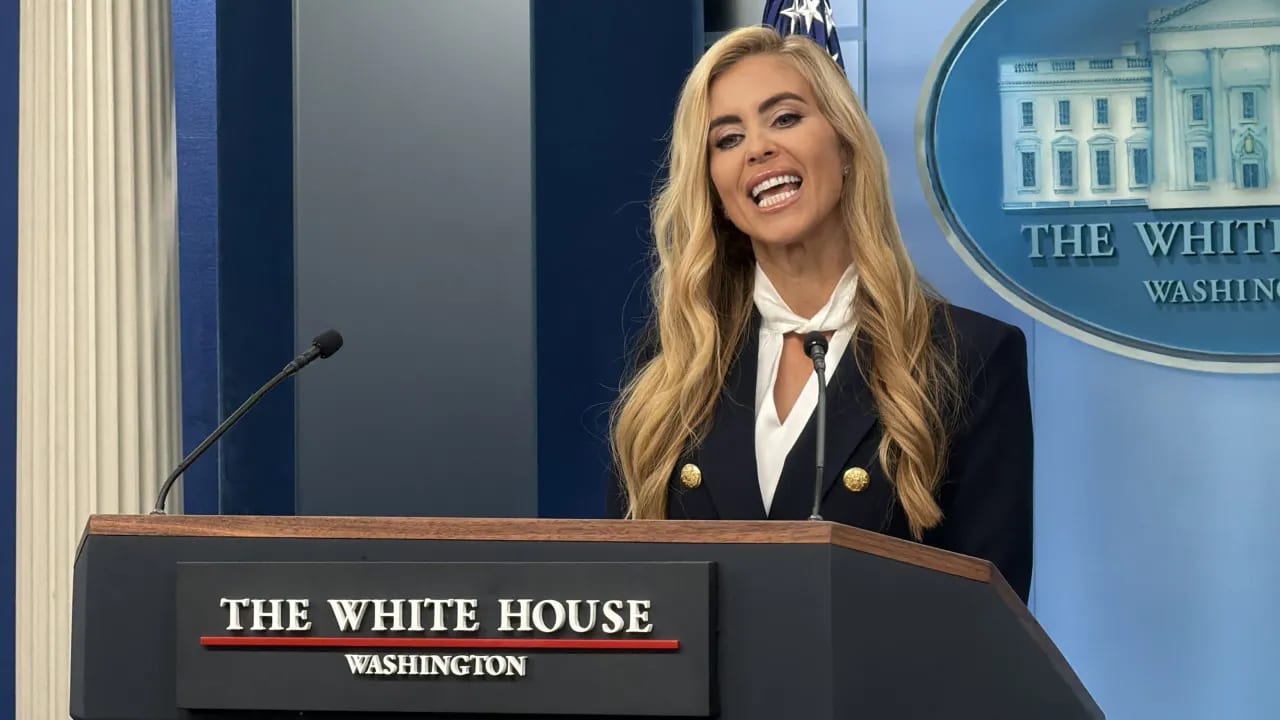 Trump demite secretária de Imprensa 5 dias após posse