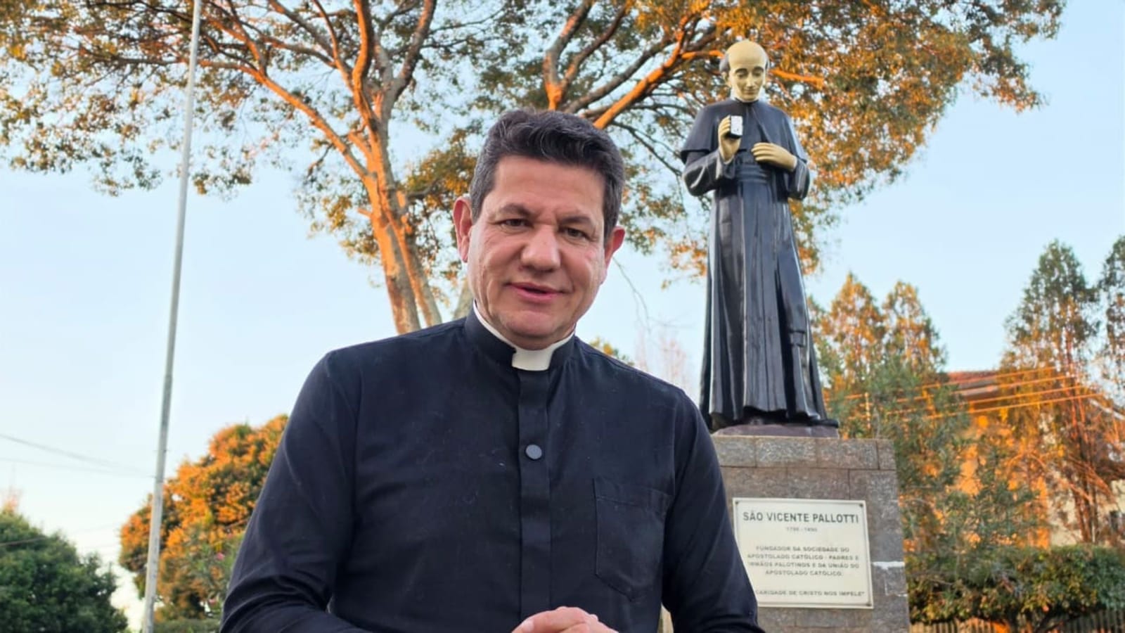 Padre Silvio Andrei, com 465 mil seguidores, disputa vaga de deputado federal pelo Avante