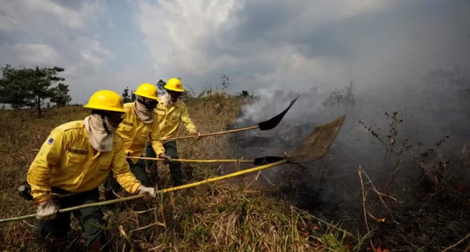 Bombeiros dizem que governo federal negou ajuda contra queimadas no AM; Ministério do Meio Ambiente contesta