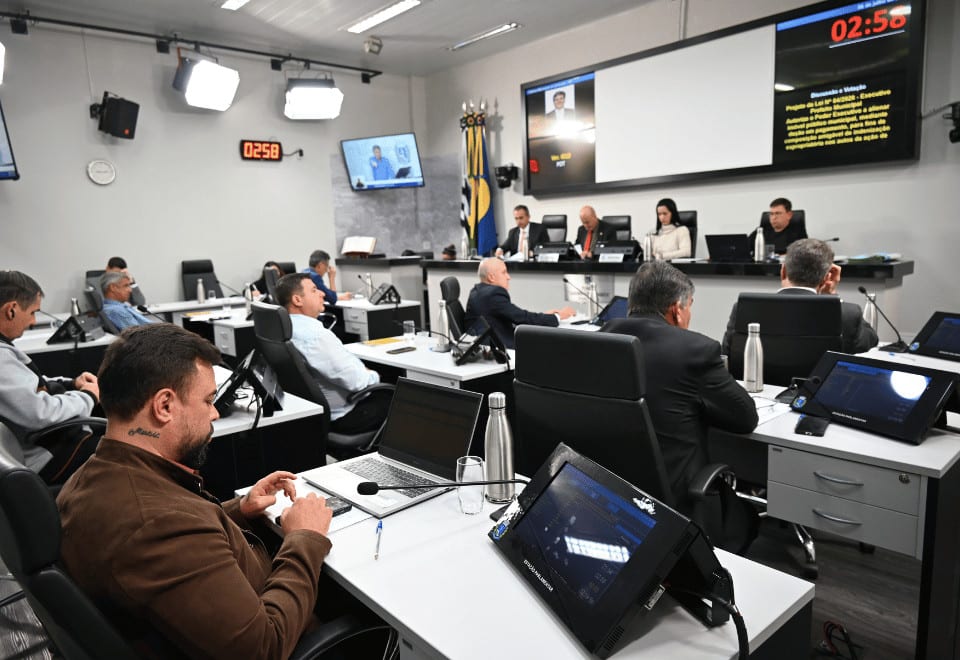 Câmara de Botucatu vota mudança na Lei Orgânica com regras para suplentes e emendas