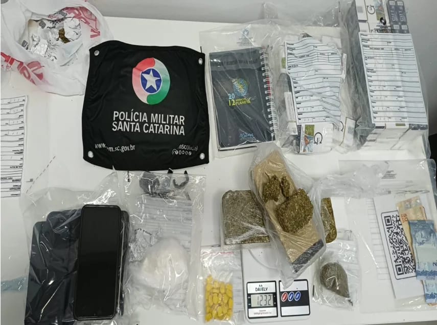 Discussão entre casal leva PM a encontrar drogas em Taió e Pouso Redondo
