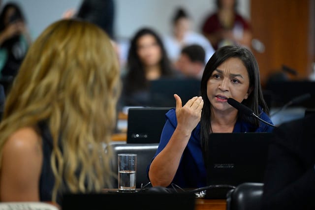 Relatora do 8 de janeiro pede reforço de segurança em Brasília após fuga de Flávio para os Estados Unidos
