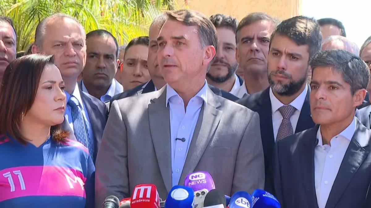 Flávio Bolsonaro conquista apoio e fortalece base na Câmara dos Deputados