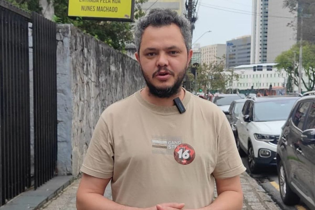 Samuel de Mattos (PSTU) votou em Curitiba neste domingo (4)