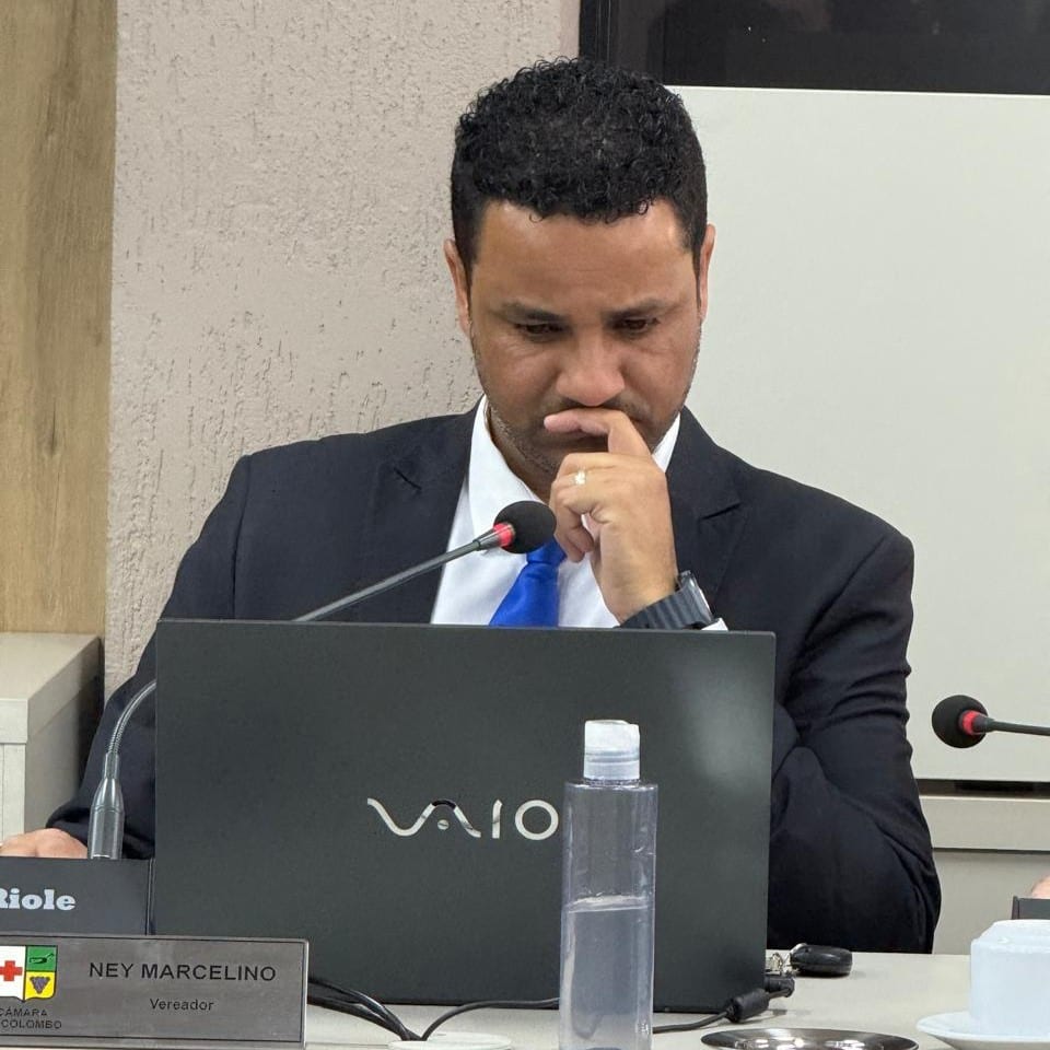 Ney Marcelino pede pontos de ônibus na Rua Adélio Corrêa