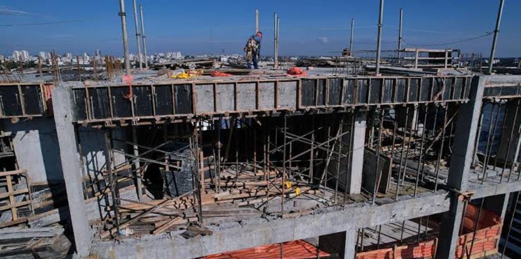 Câmara aprova oferta de café da manhã e almoço a trabalhadores da construção