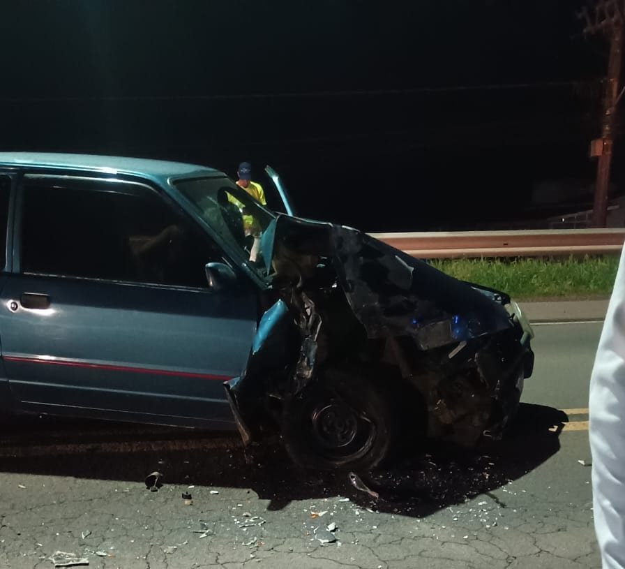 Vídeo: Acidente entre carro e caminhão é registrado na BR-470 em Veranópolis