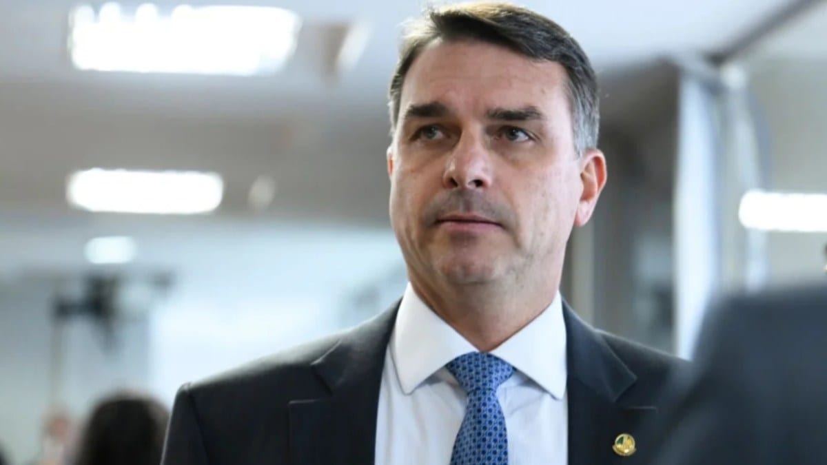 Flávio Bolsonaro tem candidatura registrada no TSE após regularizar filiação