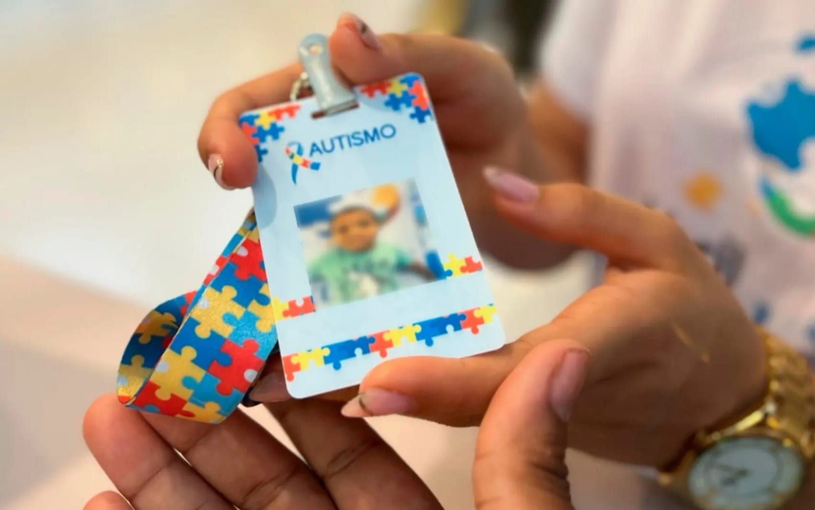 Projeto quer transporte intermunicipal gratuito para responsáveis de pessoas com autismo em Goiás