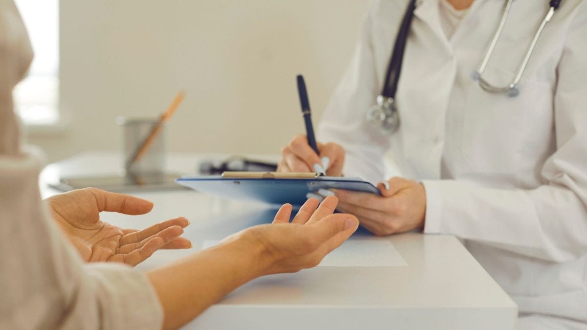Projeto proíbe cobrança por consulta de retorno enquanto exames tiverem validade