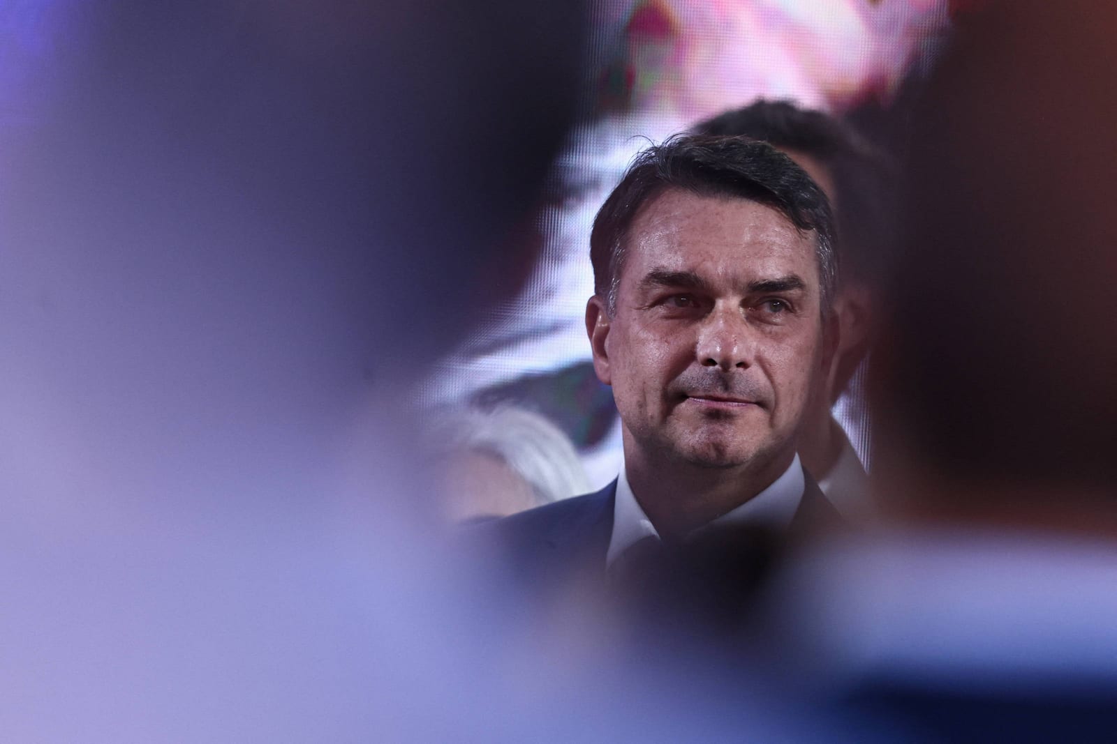 Flávio Bolsonaro diz que não irá ao debate na Band do 2º turno