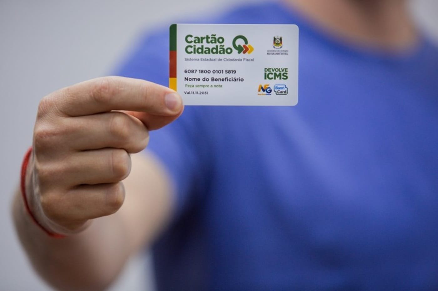 Governo do RS realiza repasse de 65,4 milhões a famílias gaúchas pelo Devolve ICMS