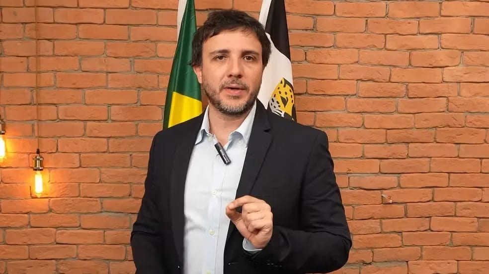 Renan Santos tem campanha a presidente suspensa por decisão do TSE