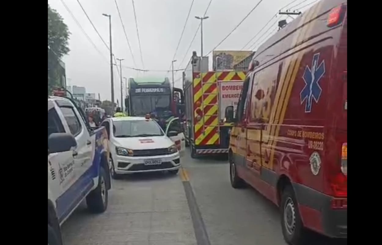 Pedestre é atropelado por trólebus e morre em São Bernardo