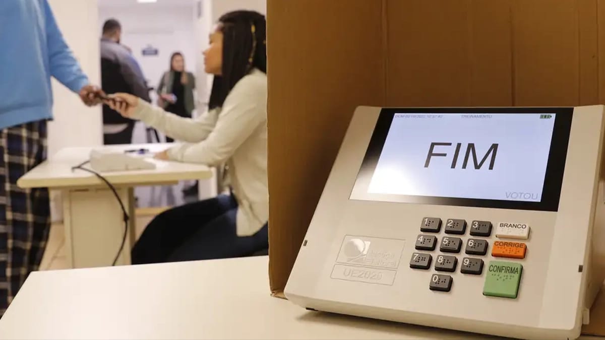 TSE paralisa totalização dos votos e prorroga horário de votação em todo o Brasil