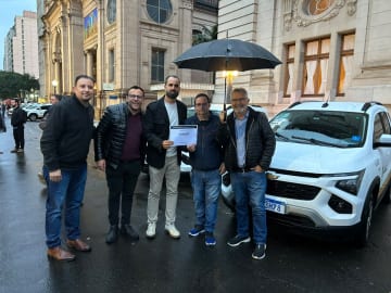 Parobé recebe veículo adaptado para reforçar transporte na saúde
