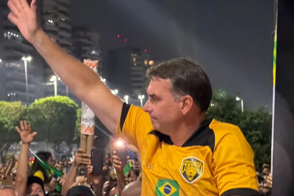 Flávio não tinha impedimento para entrar na Argentina, diz governo de Milei